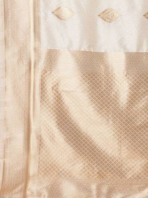Cream bagh woven design banarasi saree with blouse piece 5