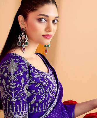 Blue women bandhani printed saree with matching blouse 3