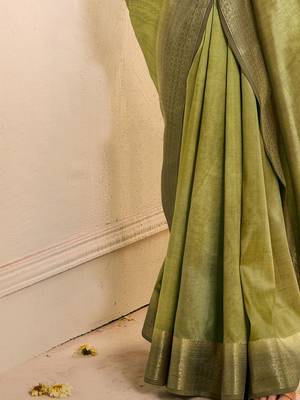 Green woven design jamdani saree with blouse piece 4