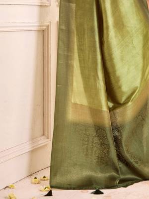 Green woven design jamdani saree with blouse piece 5