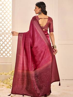 Burgundy jamdani woven design saree with blouse piece 2