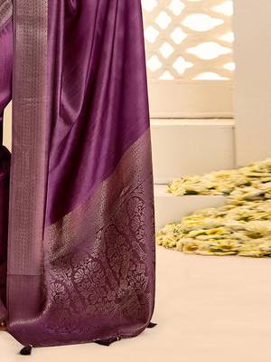 Purple jamdani woven design saree with blouse piece 5