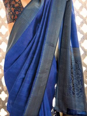 Blue jamdani woven design saree with blouse piece 4