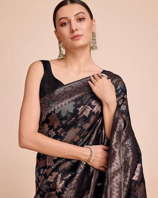 Black woven embellished art silk kanjeevaram saree 5