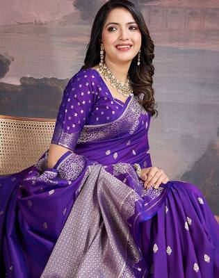 Purple woven design zari saree with blouse piece 5