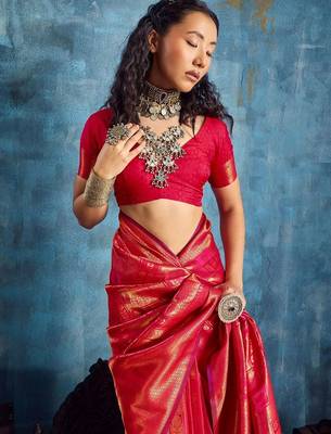 Red woven design kanjeevaram saree with blouse piece 4