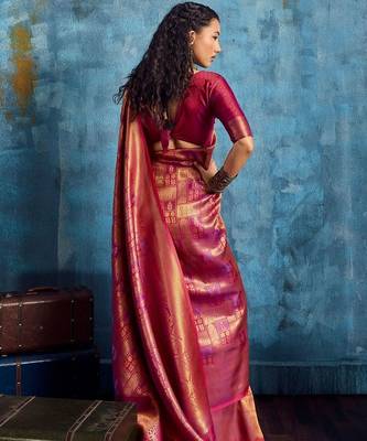 Magenta woven design kanjeevaram saree with blouse piece 2