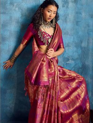 Magenta woven design kanjeevaram saree with blouse piece 4