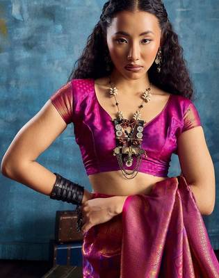 Magenta woven design kanjeevaram saree with blouse piece 5