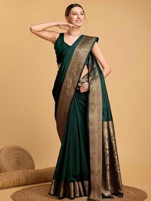 Green art silk zari kanjivaram saree with unstitched blouse piece 4