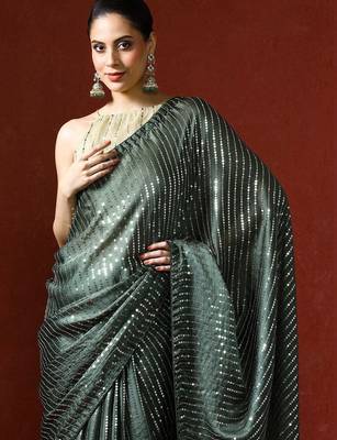Green embellished sequinned saree with blouse 2