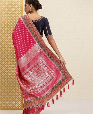 Pink fuchsia pink & silver ethnic motifs sequinned jashn banarasi saree 3