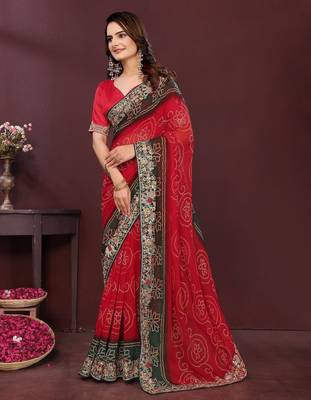 Red bandhani printed georgette saree with unstitched blouse 3