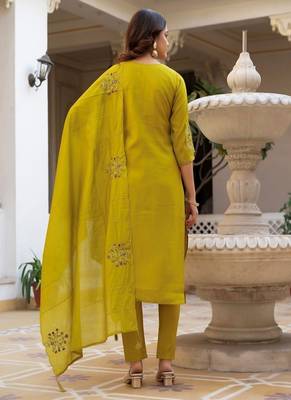Embroidered viscose silk kurta with pant & dupatta set for women 2