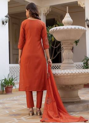 Embroidered viscose silk kurta with pant & dupatta set for women 2