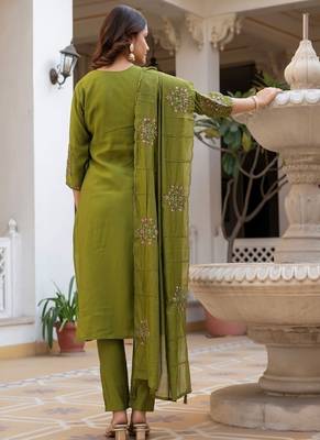 Embroidered viscose silk kurta with pant & dupatta set for women 2