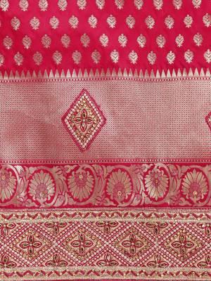 Magenta magenta & gold-toned ethnic motifs sequinned silk blend banarasi saree 5