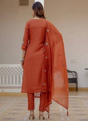 Embroidered viscose silk kurta with pant & dupatta set for women 2