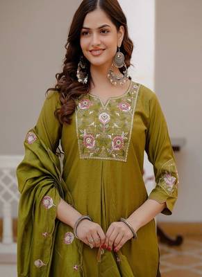 Embroidered viscose silk kurta with pant & dupatta set for women 3