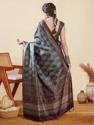 Teal ethnic motifs digital printed silk blend saree with unstitched blouse 3