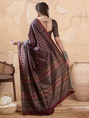 Black ethnic motifs digital printed silk blend saree with unstitched blouse 3