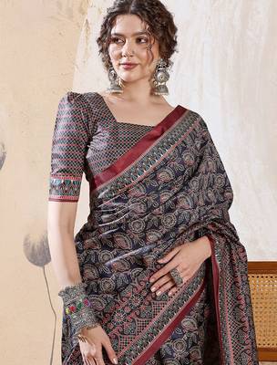 Navy blue ethnic motifs digital printed silk blend saree with unstitched blouse 5