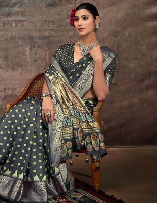 Green ethnic motifs printed zari banarasi saree 3
