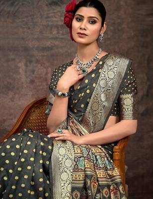 Green ethnic motifs printed zari banarasi saree 4