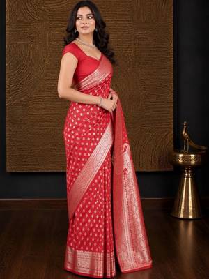 Red woven design zari silk blend banarasi saree 3