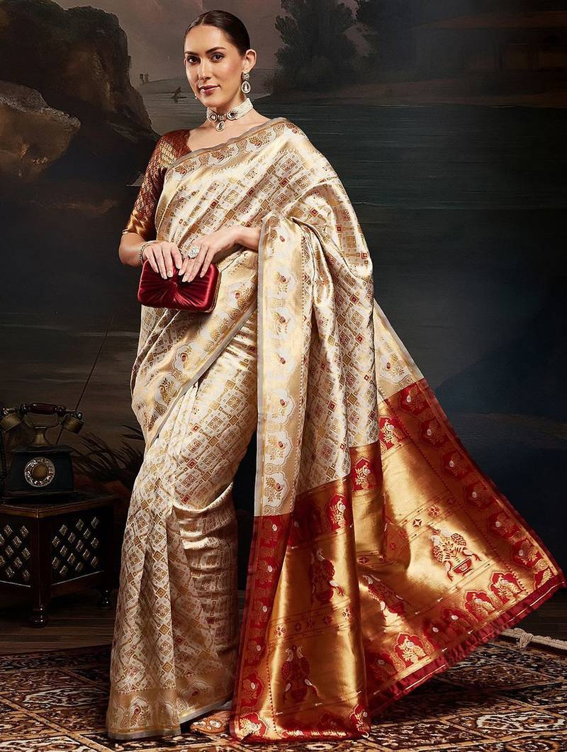 Grey ethnic motifs woven design zari kanjeevaram litchi silk saree & blouse