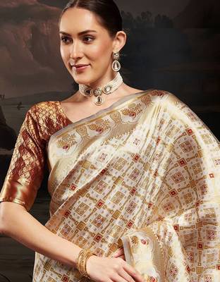 Grey ethnic motifs woven design zari kanjeevaram litchi silk saree & blouse 4