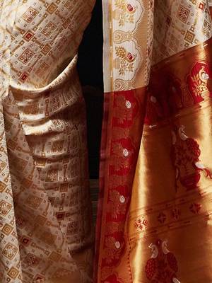 Grey ethnic motifs woven design zari kanjeevaram litchi silk saree & blouse 5