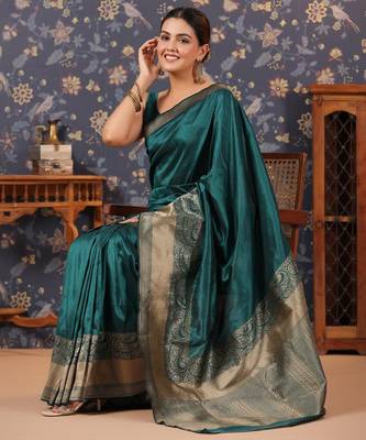 Green ethnic motifs woven-design banarasi saree with blouse 5