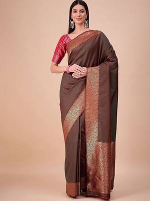 Green women woven design silk blend banarasi saree 1