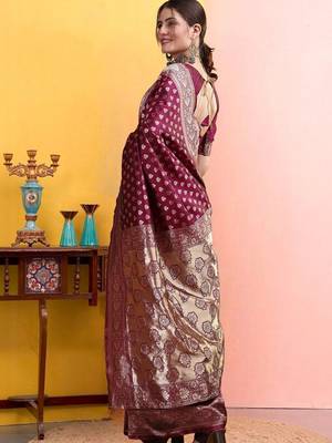 Maroon woven design banarasi sarees with matching blouse 3