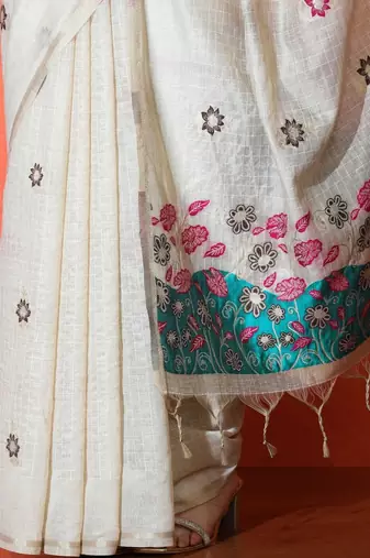 Cream woven design banarasi sarees with blouse piece