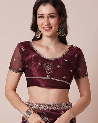 Burgundy embellished saree with unstitched blouse 5