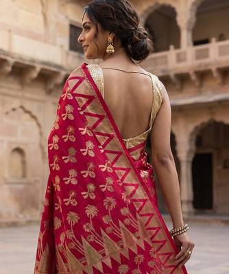 Red silk blend woven saree with blouse 5