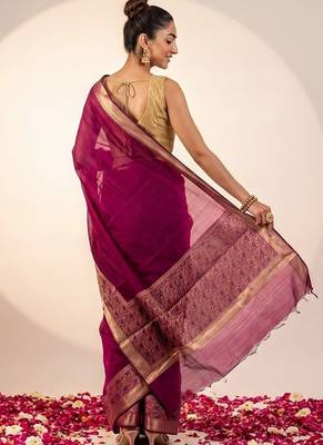 Magenta blended cotton woven saree with blouse 5