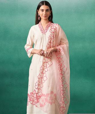 Off white embroidered silk blend kurta trouser dupatta set 1