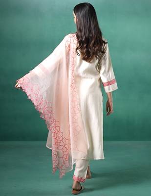 Off white embroidered silk blend kurta trouser dupatta set 2