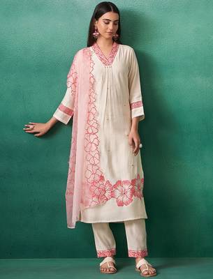 Off white embroidered silk blend kurta trouser dupatta set 3