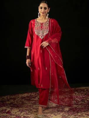 Red embroidered liva kurta trouser dupatta set 2