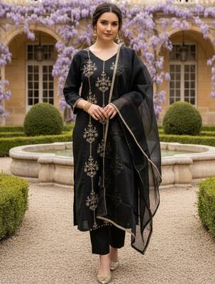 Black embroidered liva kurta trouser dupatta set 4