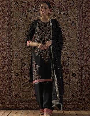Black embroidered chinon kurta trouser dupatta set 4