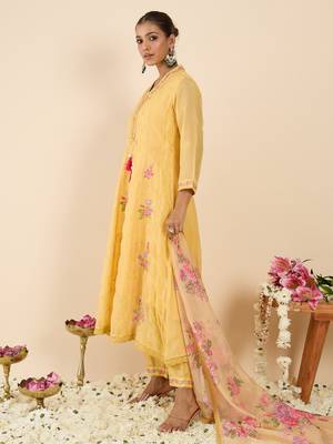 Yellow embroidered organza kurta trouser dupatta set 3