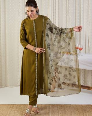 Green embroidered viscose rayon kurta trouser dupatta set 4