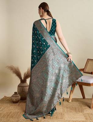 Green zari woven design saree with unstitched blouse 3