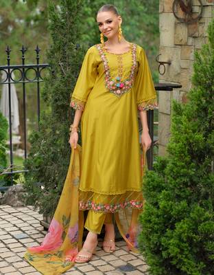 Yellow embroidered liva kurta trouser dupatta set 4