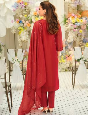Red embroidered silk blend kurta trouser dupatta set 2